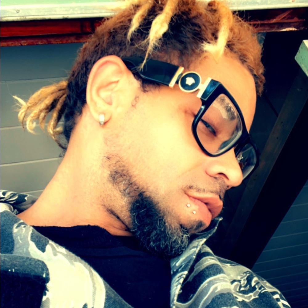 Meet your Posher, Dominic